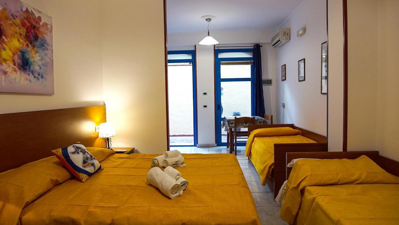 Baia Di Naxos Aparthotel Giardini Naxos Exterior photo